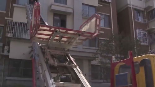 男子发明高楼搬运神器 20秒可升到64米,搬家是不是更便宜了