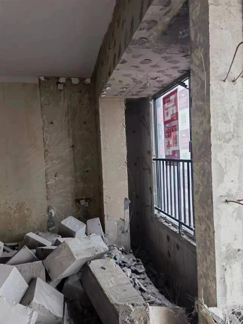只有清运建筑垃圾,才能真正解放您的空间.我们不仅在搬运,更在