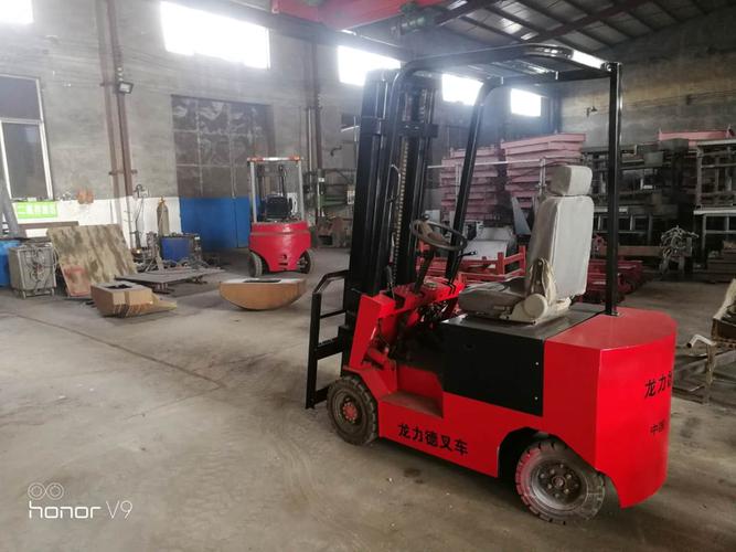 四轮电动叉车 主营项目产品详情:食品厂四轮电动叉车 750kg 电动搬运